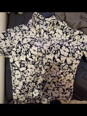 Old Navy Navy & White Floral Short-Sleeve Button-Down Shirt